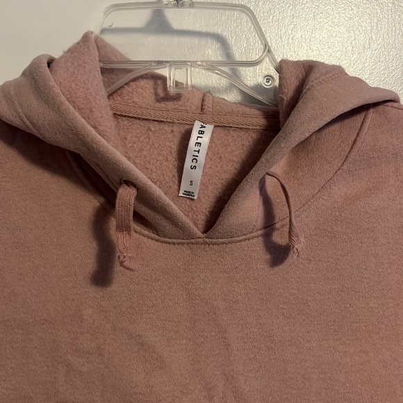 Fabletics Rayna Crop Hoodie in Blush Rose - Picture 5 of 9